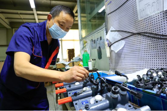 九游體育累計兌現27億！廬陽區(qū)各類助企紓困政策資金滾動派發(fā)(圖2)