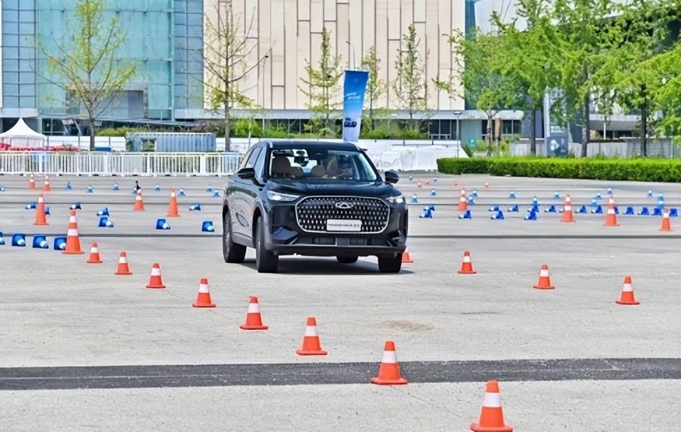 九游體育僅1299萬起就全系搭載20T+8AT智控四驅(qū)更是不輸quattro！(圖3)