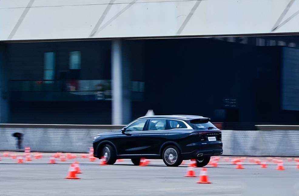 九游體育僅1299萬起就全系搭載20T+8AT智控四驅(qū)更是不輸quattro！(圖5)